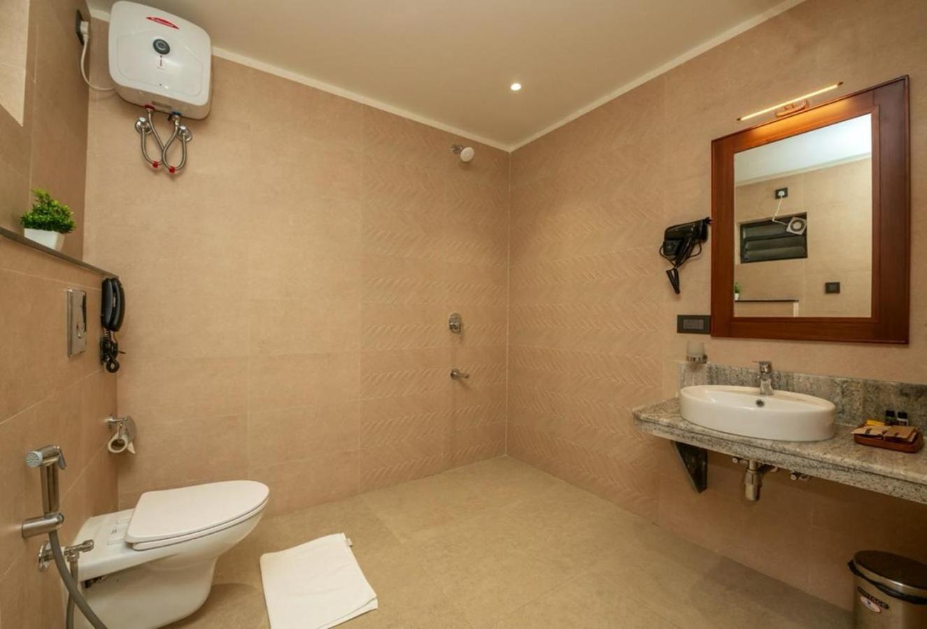 Ra Vista Hotel Колката Екстериор снимка