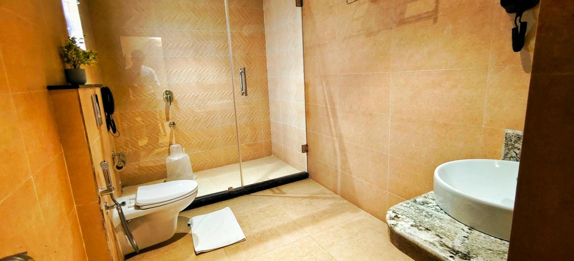 Ra Vista Hotel Колката Екстериор снимка