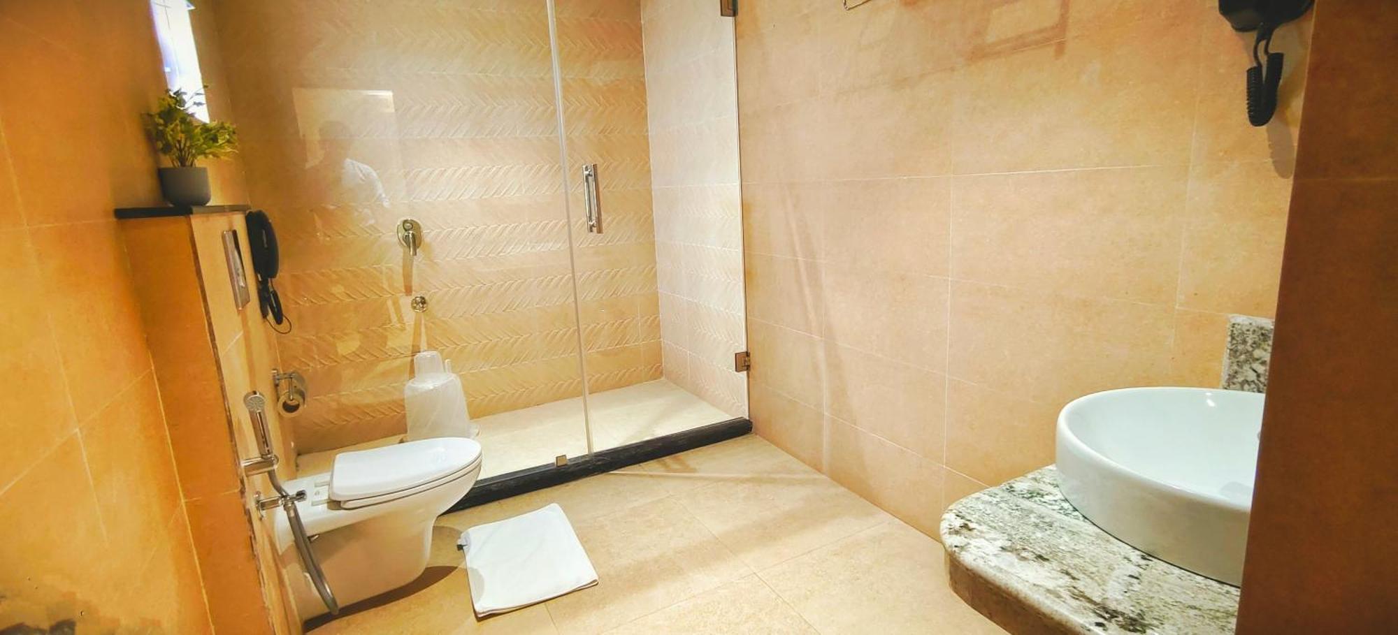 Ra Vista Hotel Колката Екстериор снимка